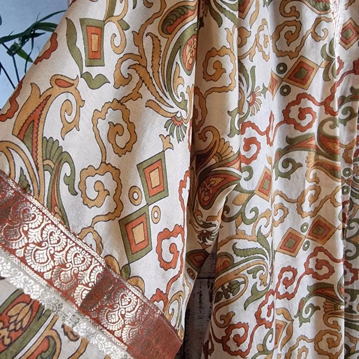 Kimono Uma återvunnen sari Nr 121