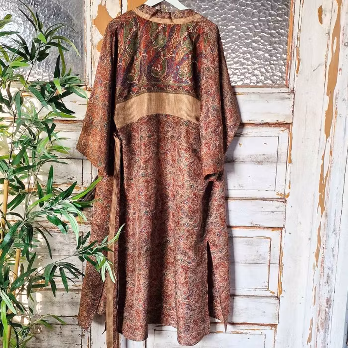 Kimono Uma återvunnen sari Nr 123