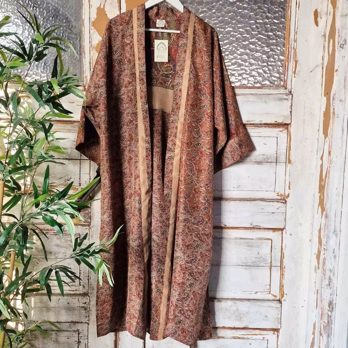 Kimono Uma återvunnen sari Nr 123
