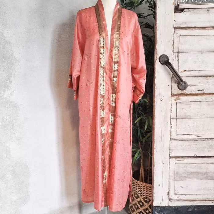Kimono Uma återvunnen sari Nr 128