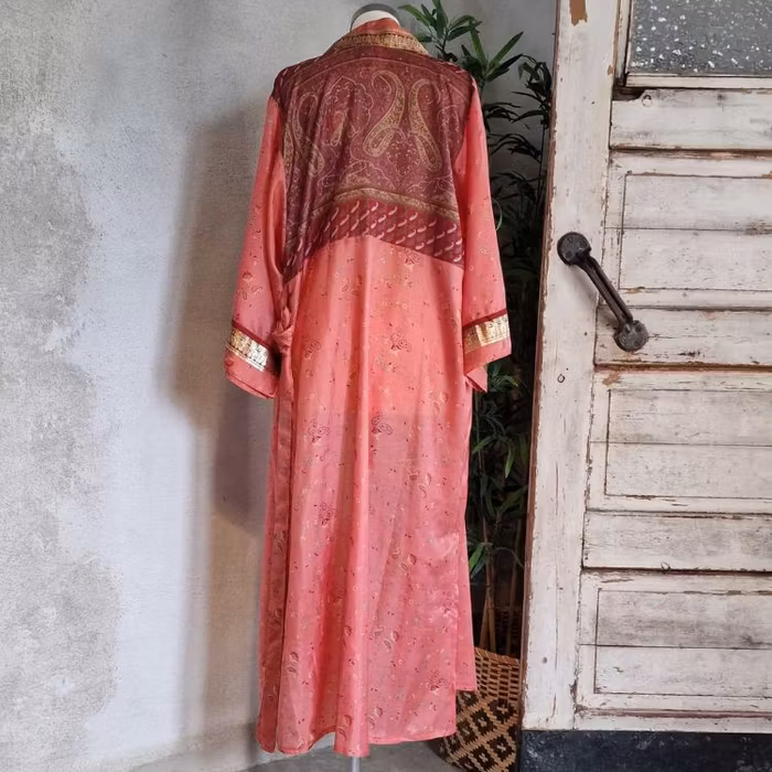 Kimono Uma återvunnen sari Nr 128