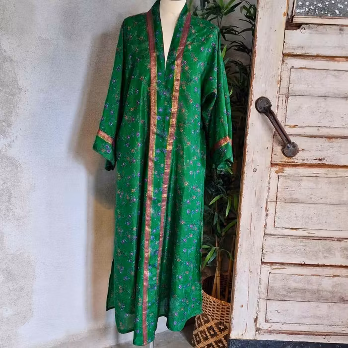 Kimono Uma återvunnen sari Nr 131