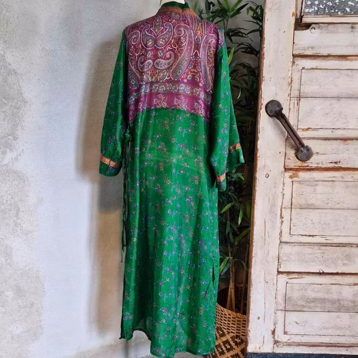 Kimono Uma återvunnen sari Nr 131