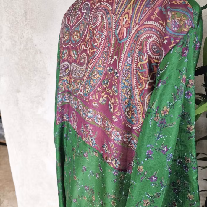 Kimono Uma återvunnen sari Nr 131