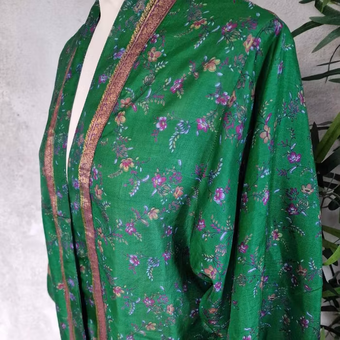 Kimono Uma återvunnen sari Nr 131