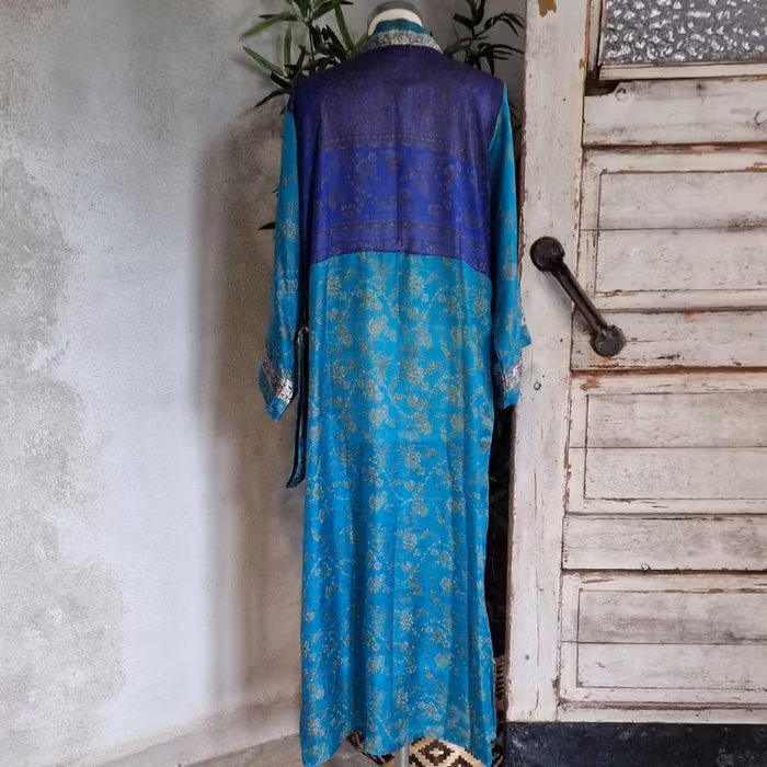 Kimono Uma återvunnen sari Nr 137