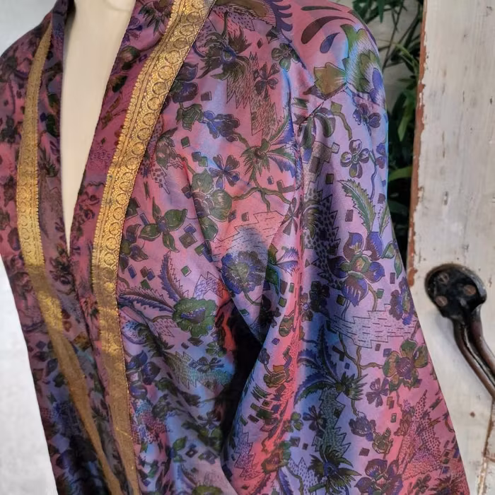 Kimono Uma återvunnen sari Nr 140