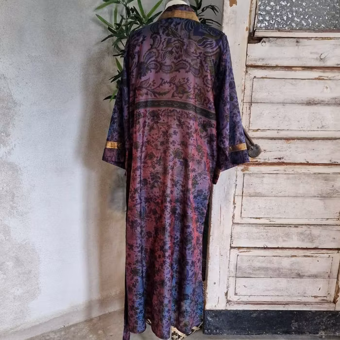 Kimono Uma återvunnen sari Nr 140