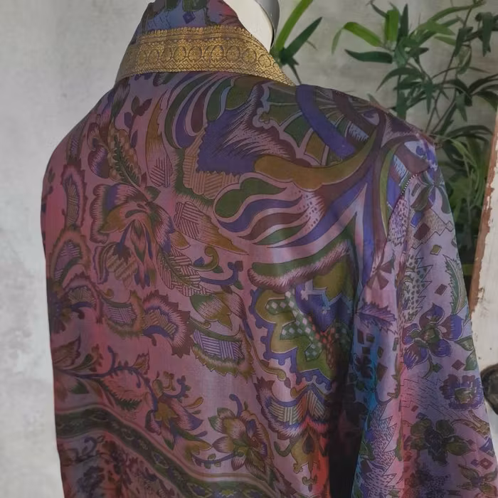 Kimono Uma återvunnen sari Nr 140