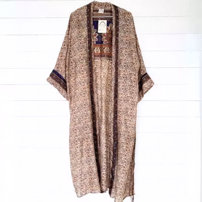 Kimono Uma återvunnen sari Nr 145
