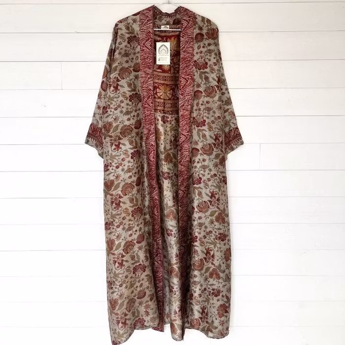 Kimono Uma återvunnen sari Nr 147