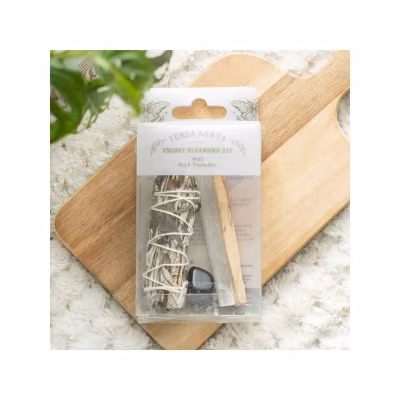Clean Magic kit - Svart turmalin, selenit, Yerba Salvia & Palo Santo Clean Magic kit - Svart turmalin, selenit, Yerba Salvia & Palo Santo