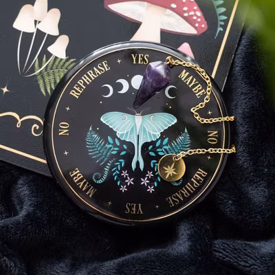 Luna Moth Pendelset för vägledning