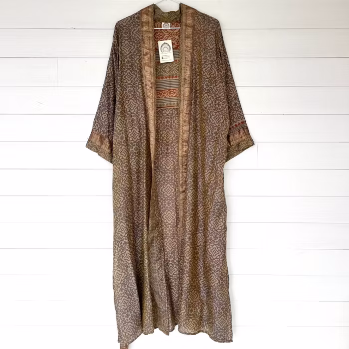 Kimono Uma återvunnen sari Nr 161