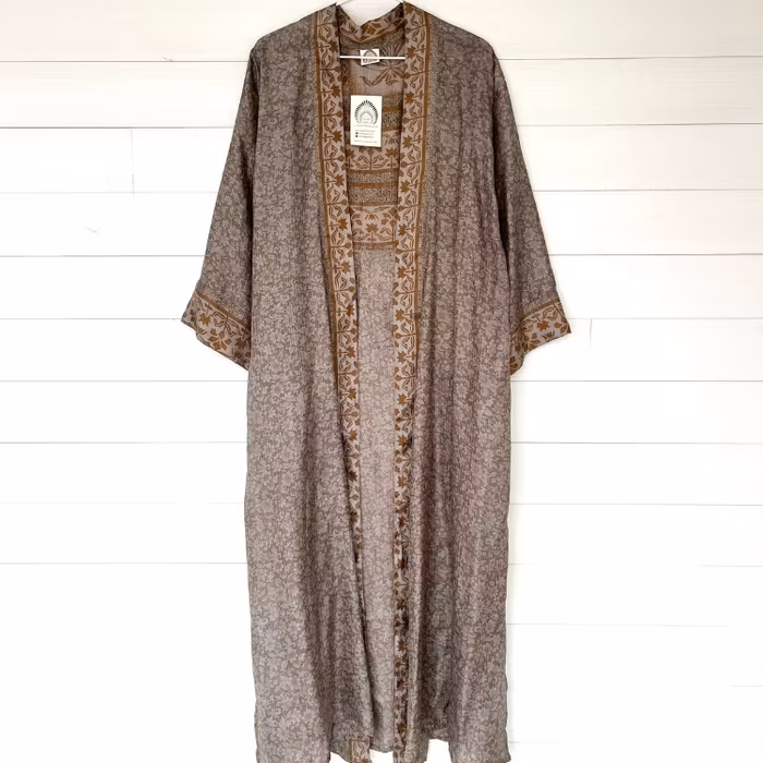 Kimono Uma återvunnen sari Nr 164