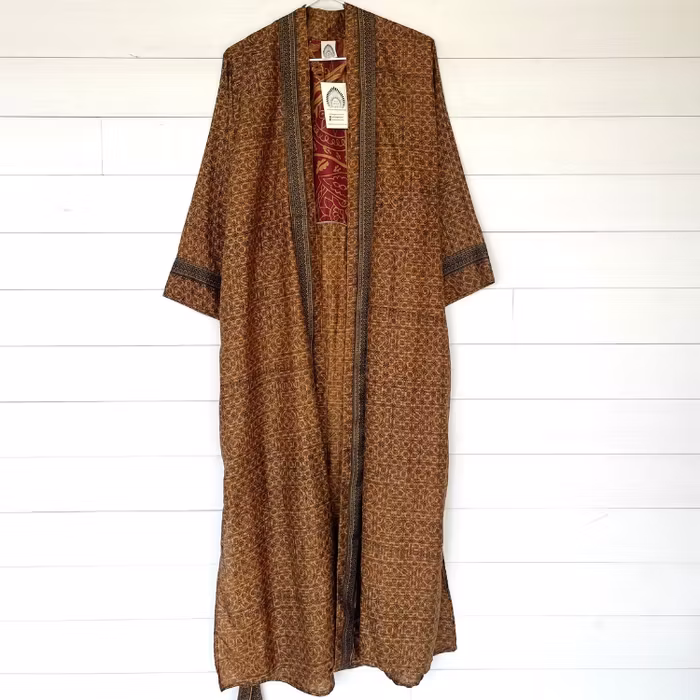 Kimono Uma återvunnen sari Nr 172