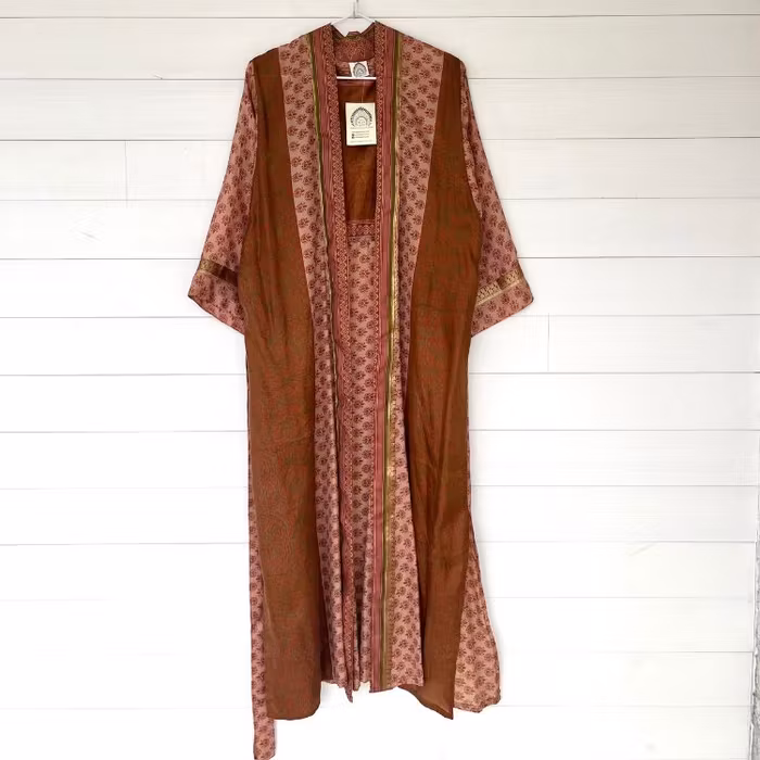 Kimono Uma återvunnen sari Nr 182
