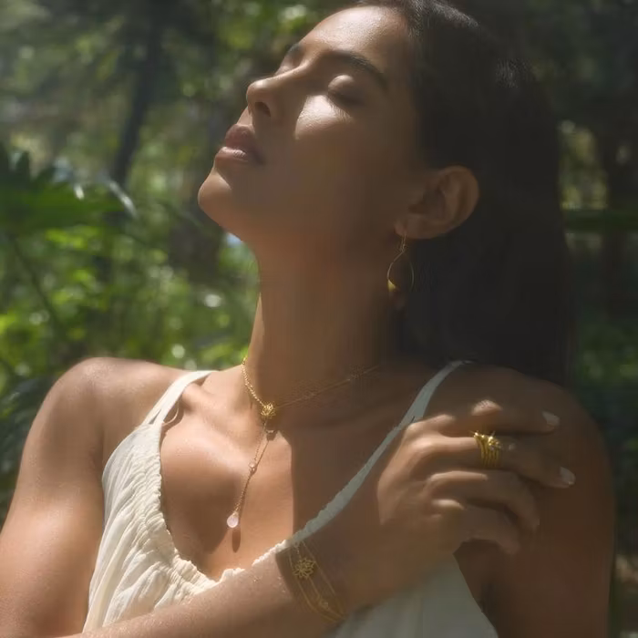 Halsband Transformed by Love Lotus Lariat Necklace - Satya