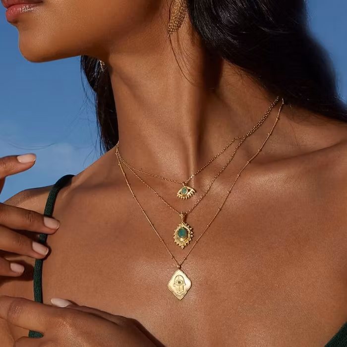Halsband Cradled in Protection Hamsa Gold - Satya