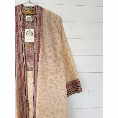 Kimono Uma återvunnen sari Nr 197 - Withegerqvist Kimono Uma återvunnen sari Nr 197 - Withegerqvist