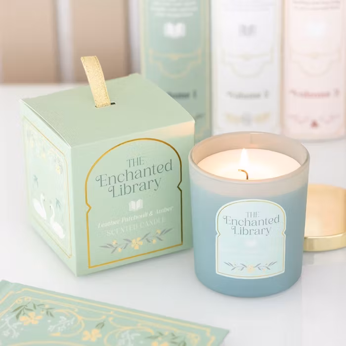 Doftljus The book club - Läder, Patchouli & Amber 360g.