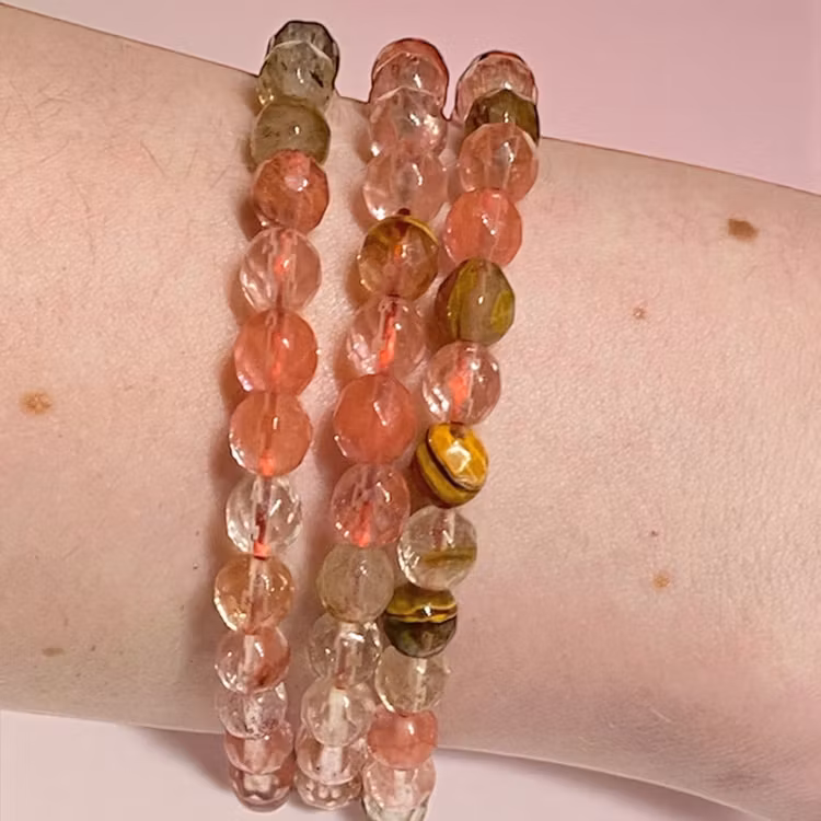 Körsbärskvarts (Fasetterad) 6mm pärlor Armband