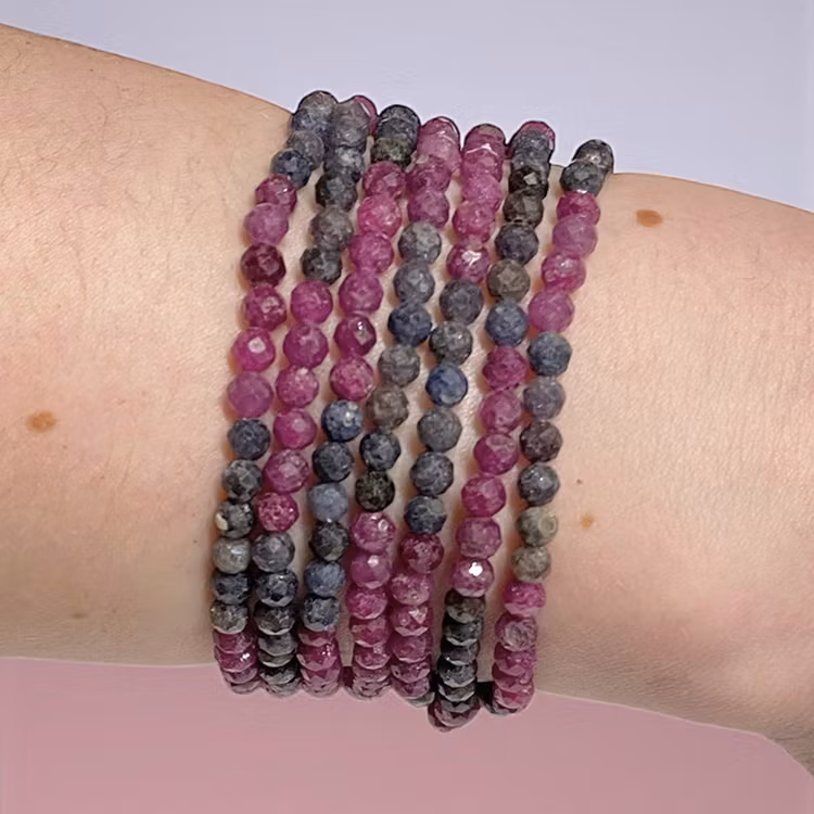 Rubin (Fasetterad) 4mm pärlor Armband