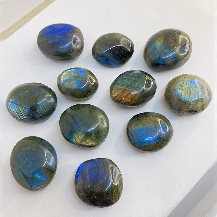 Labradorit Trumlad sten