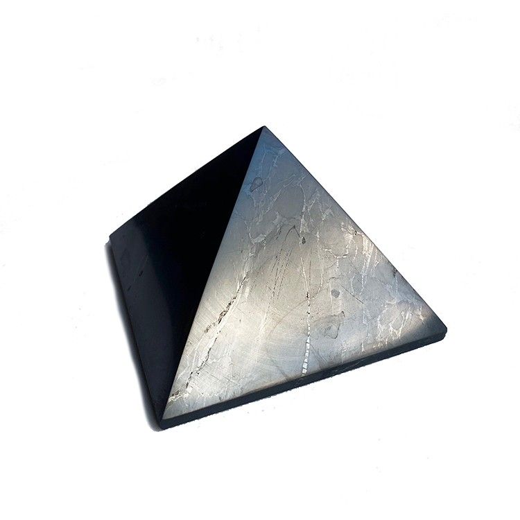 Shungit Pyramid L polerad 7cm