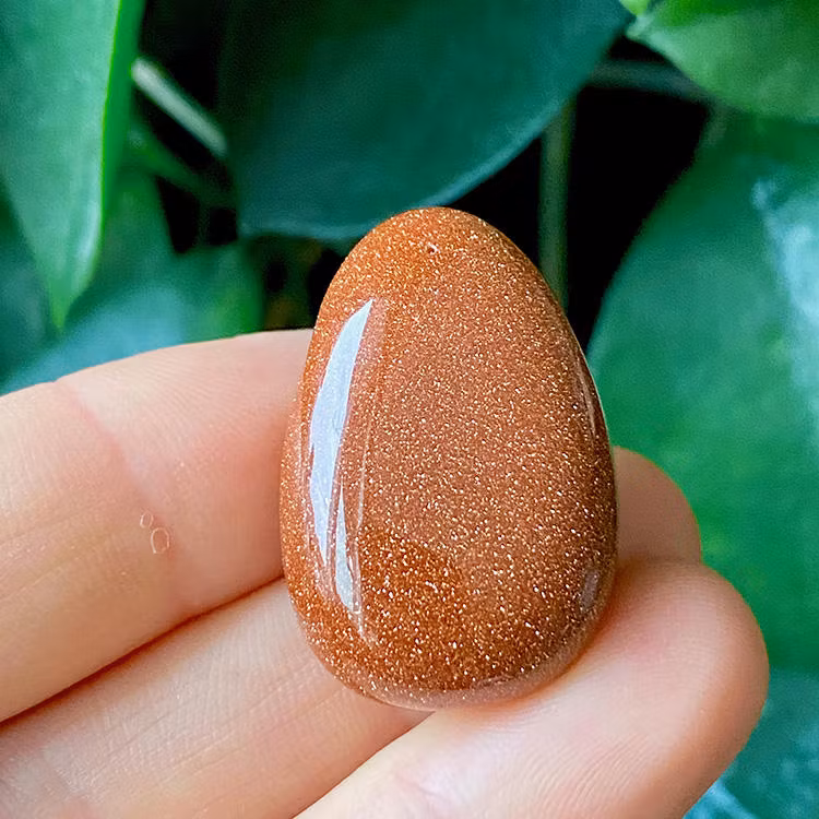 Sandsten Röd ”Goldstone” Hängsmycke (Droppe)