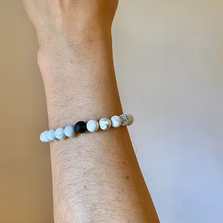 Howlit Vit, Lavasten, Bergkristall 8mm pärlor Armband 'Större Handled'