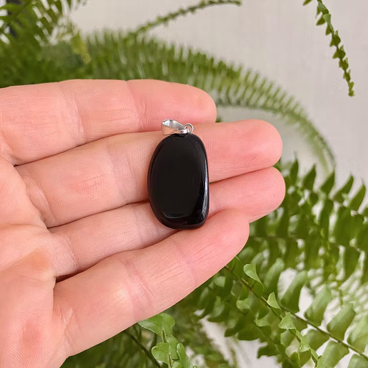 Obsidian Svart Hängsmycke (Metallhänge)