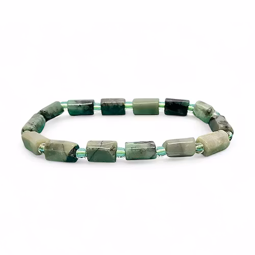 Smaragd (Polygon) 8-13mm pärlor Armband