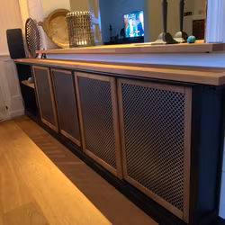 Platsbyggt skåp med skjutdörrar