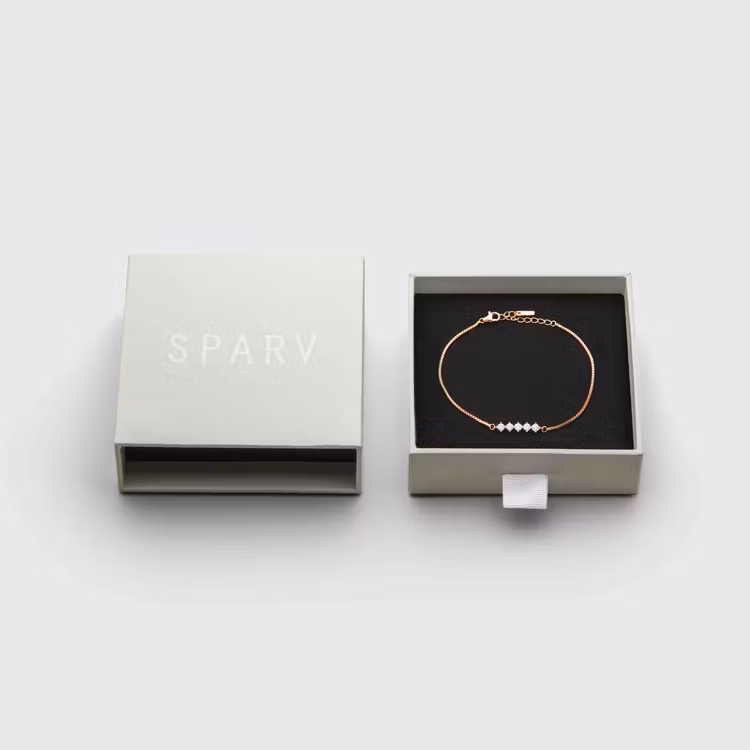 Armband med stenar