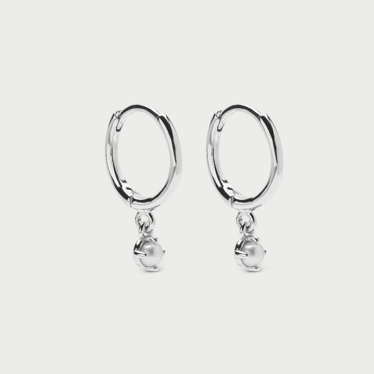 Petite pearly hoops örhängen