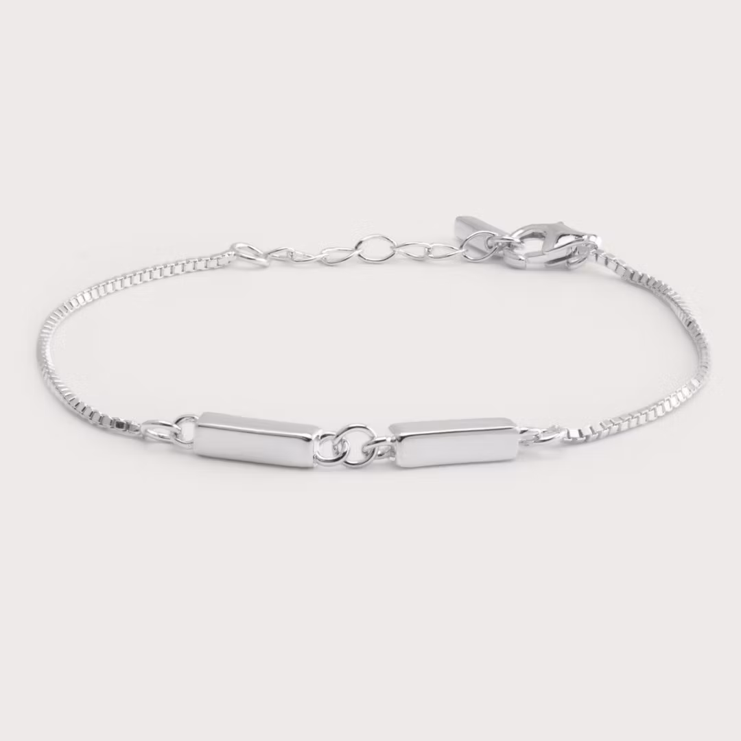 Linked armband