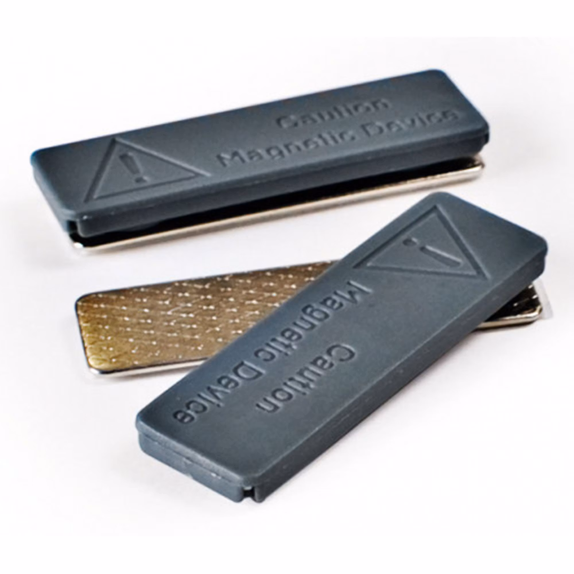 Namnbricka i plast med magnetfäste