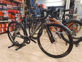 Megamo Raise AXS 09 Ex-Demo Medium Upgraded wheels
