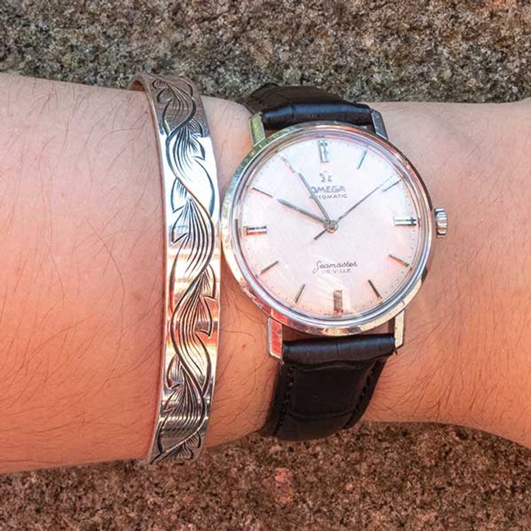 Handgraverat armband: Blad