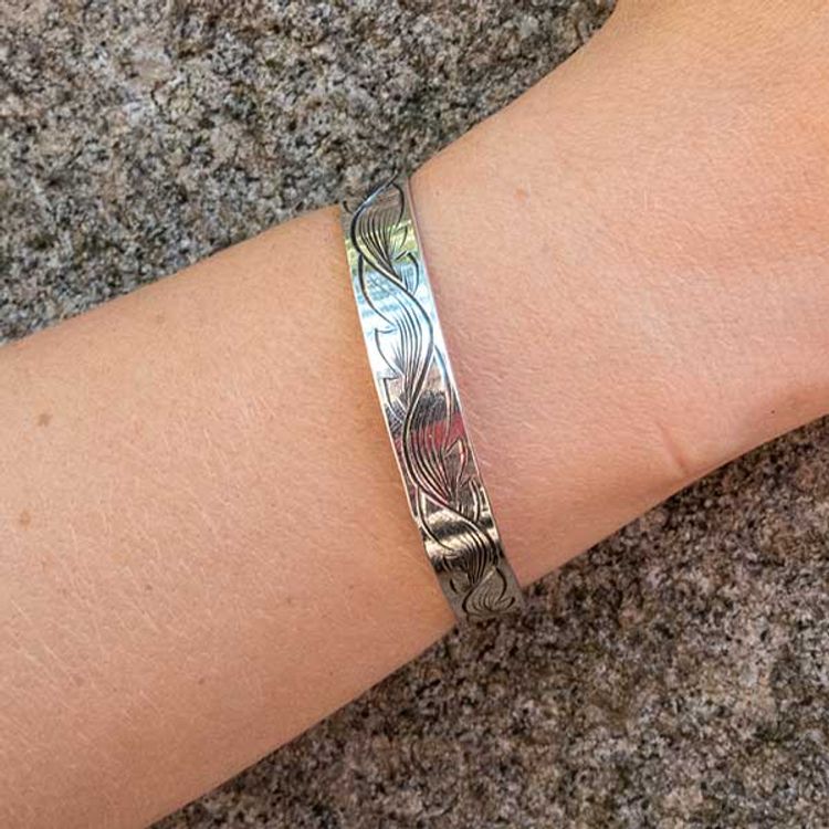 Handgraverat armband: Blad