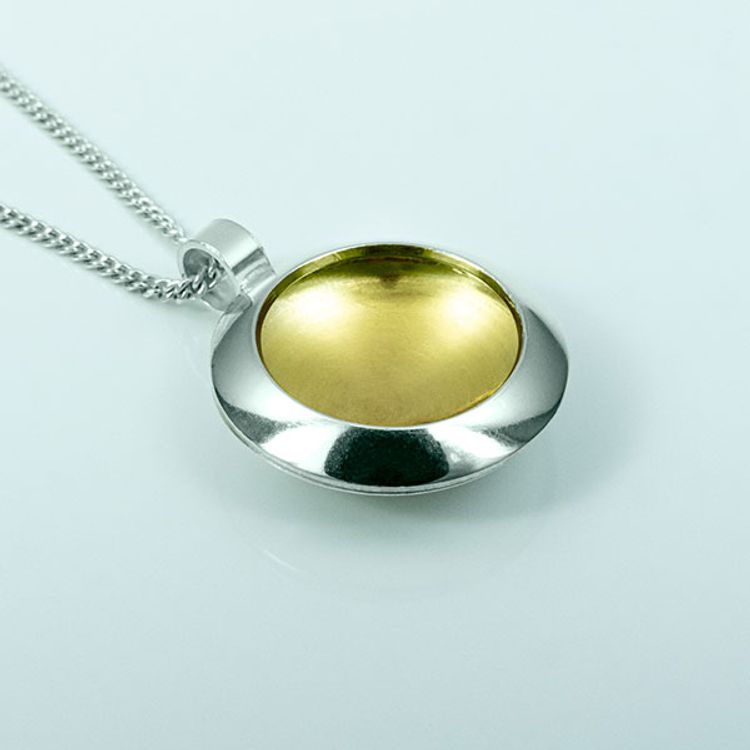 Silver hänge med guldplätering - 19mm ø