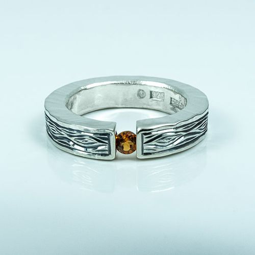 Flowing Bark silverring med Orange Safir