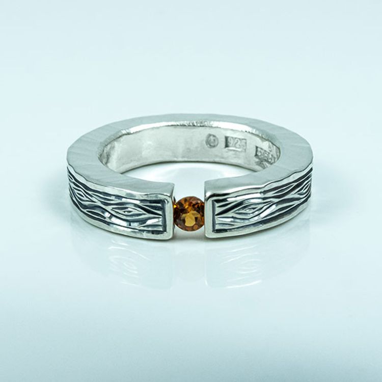 Flowing Bark silverring med Orange Safir