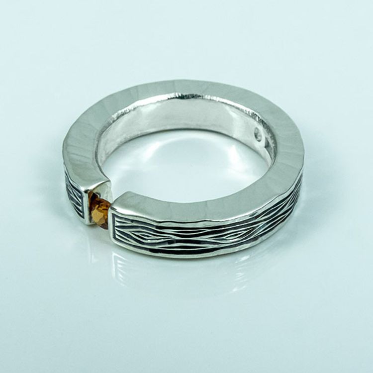 Flowing Bark silverring med Orange Safir