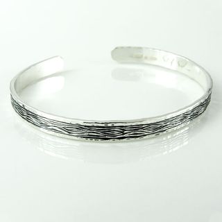 Hand-engraved bracelet: Flowing Bark