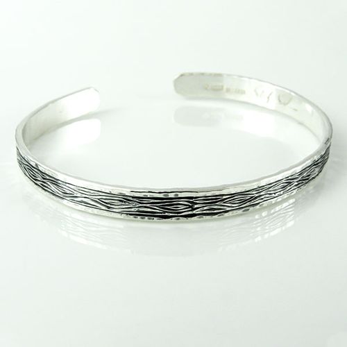 Handgraverat armband: Flowing Bark
