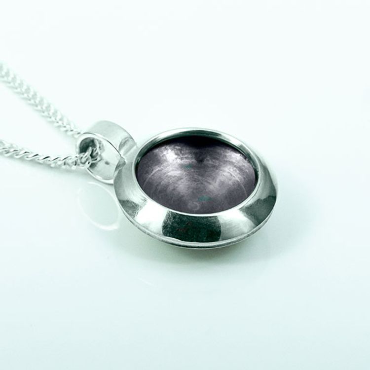 Silver hänge med oxidering - 13mm ø