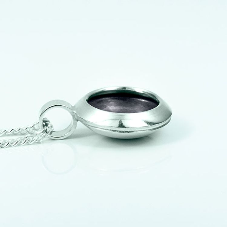 Silver hänge med oxidering - 13mm ø