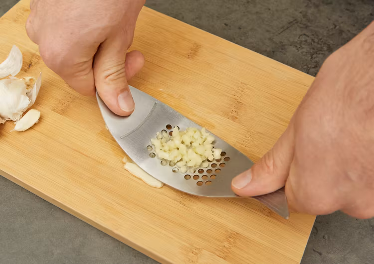 Kikkerland - Fish Garlic Press